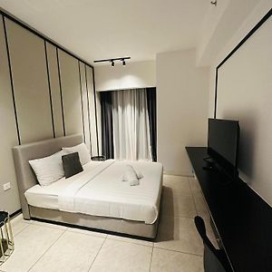 Deluxe King Studio